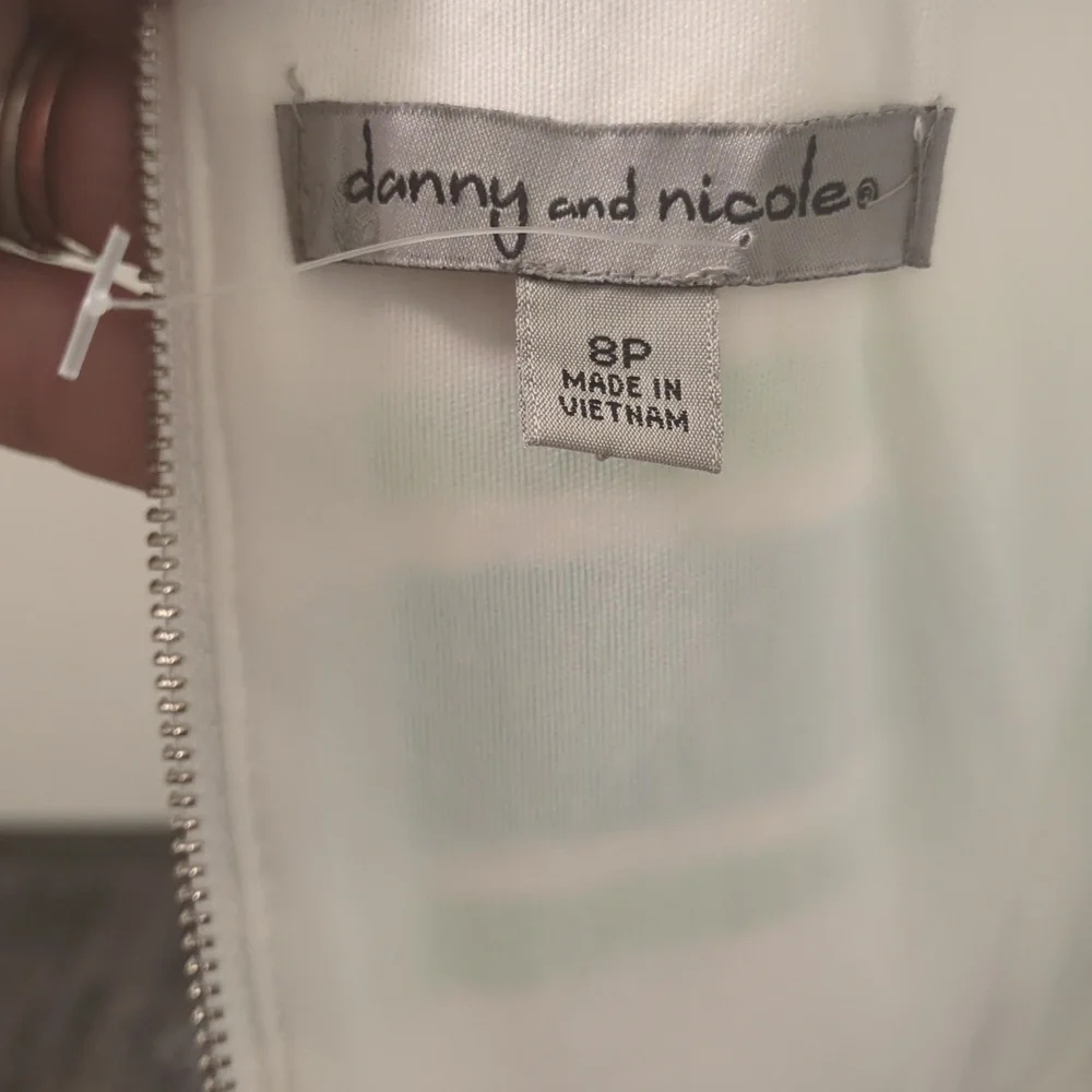 Chic Danny & Nicole Effortless Knee-Length Dress - Cut Out - Pleated  8 Petite - Picture 11 of 14